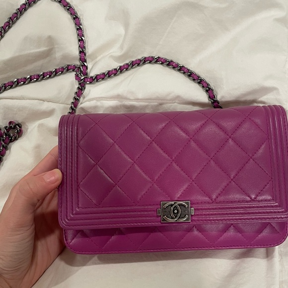 Chanel lambskin boy wallet on chain purse. WOC in magenta- great condition! - Picture 2 of 7